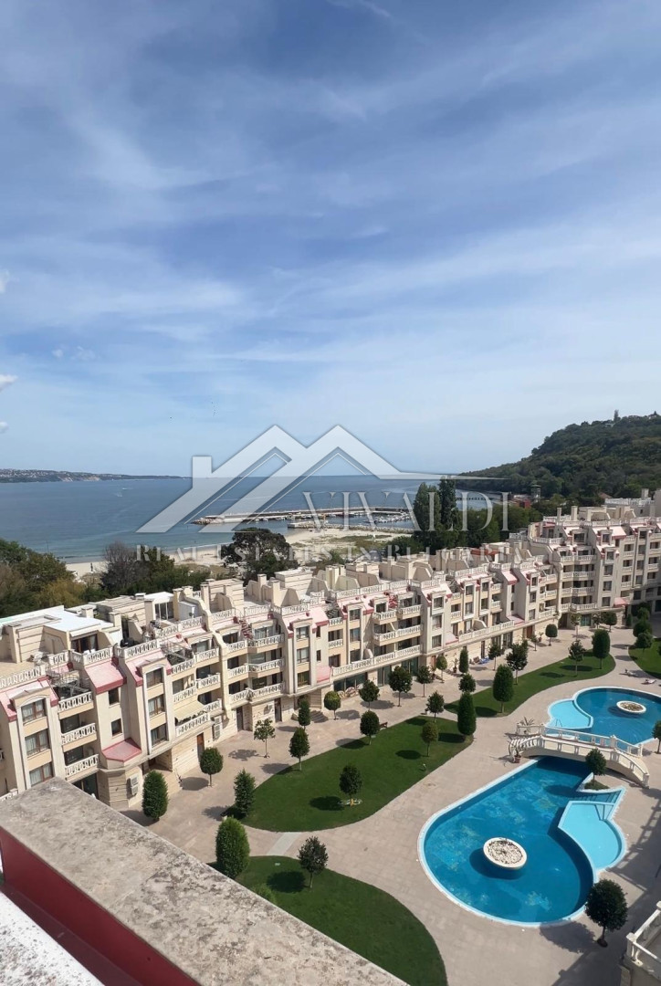 Трёхкомнатный апартамент в комплексе South Bay, район Аспарухово, Варна