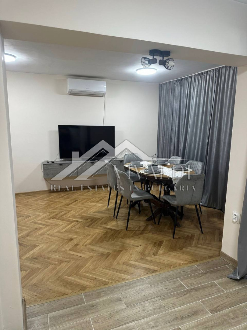 Трехкомнатная квартира в районе Спортна зала, Варна