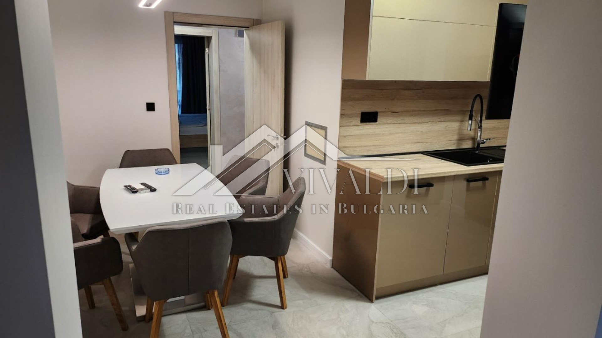 Luxuriously furnished four-room apartment for rent in Levski quarter