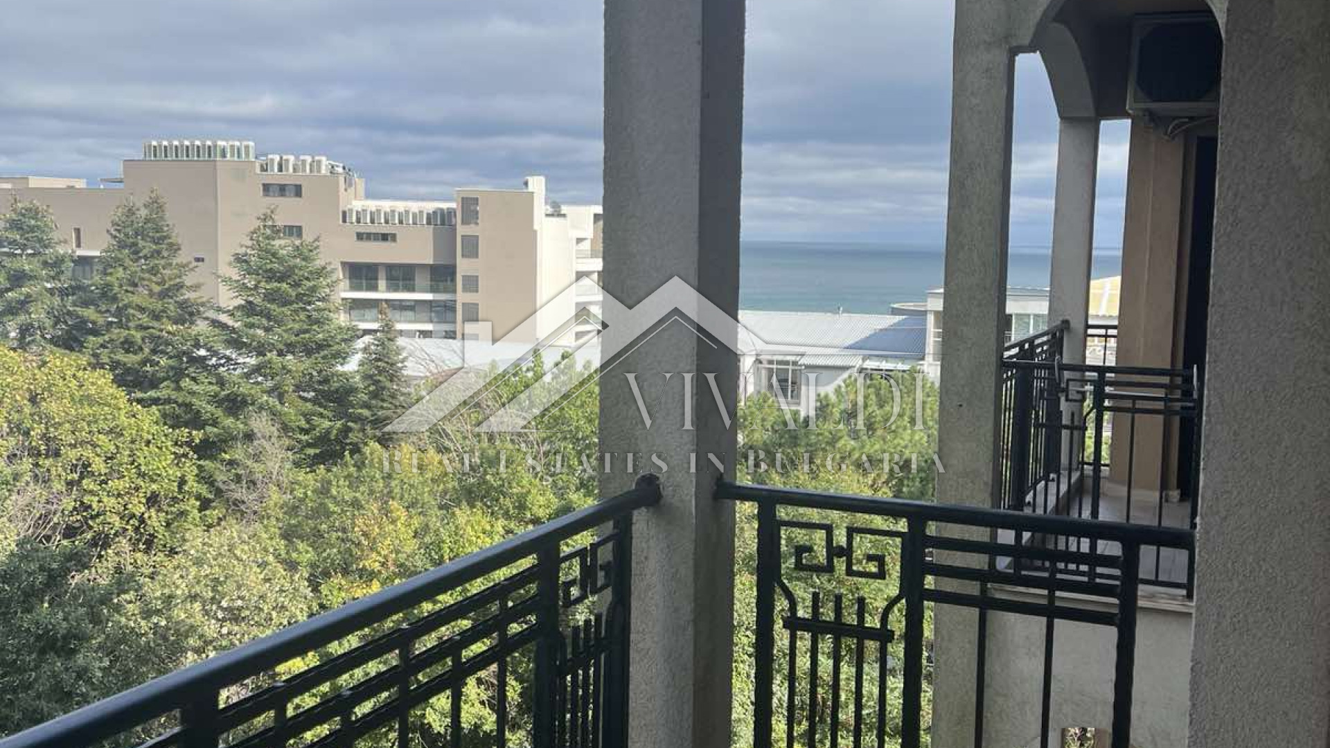 Two-room apartment with a sea view in  Golden Sands