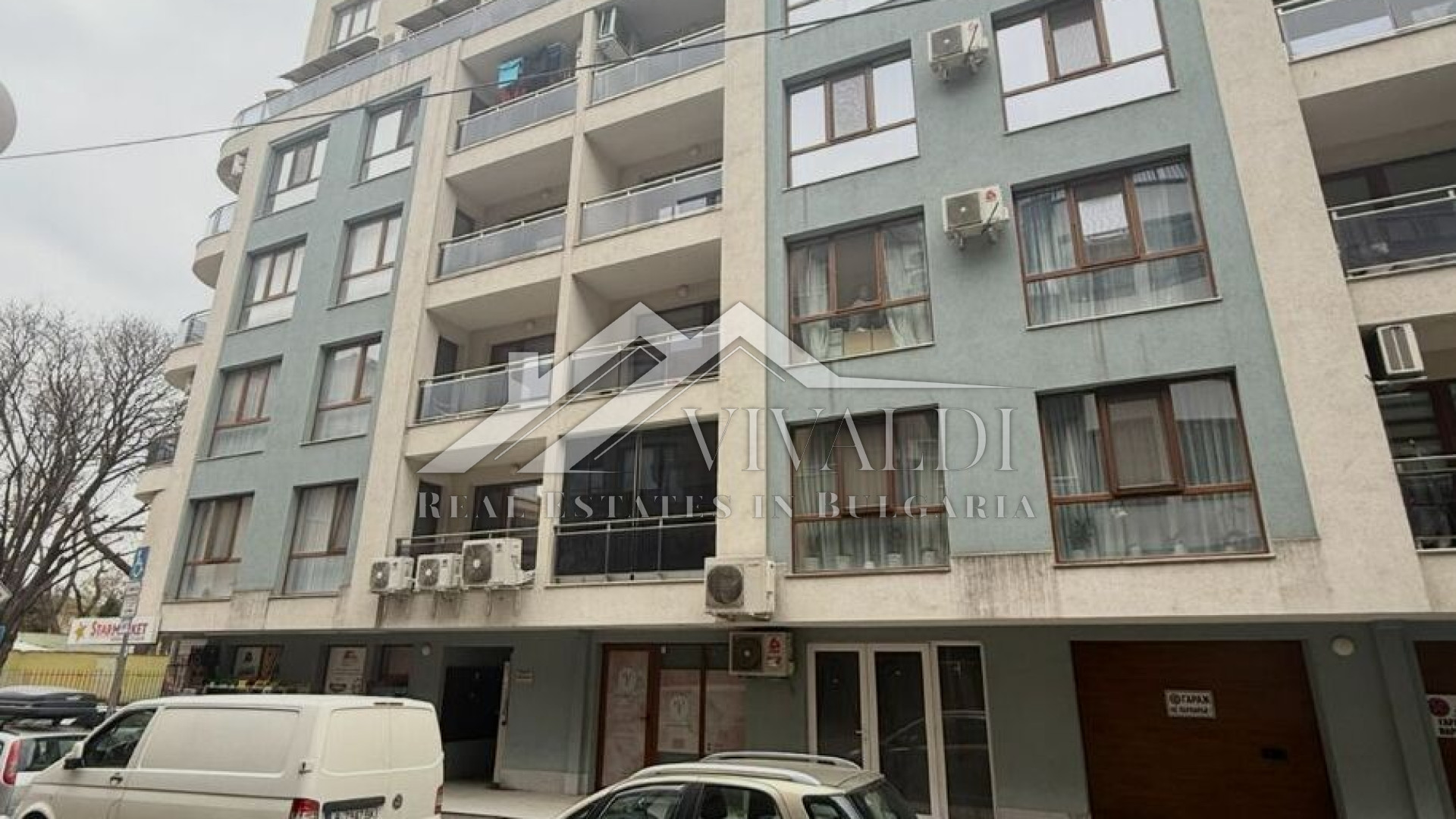 Помещение на партерно ниво в нова тухлена сграда