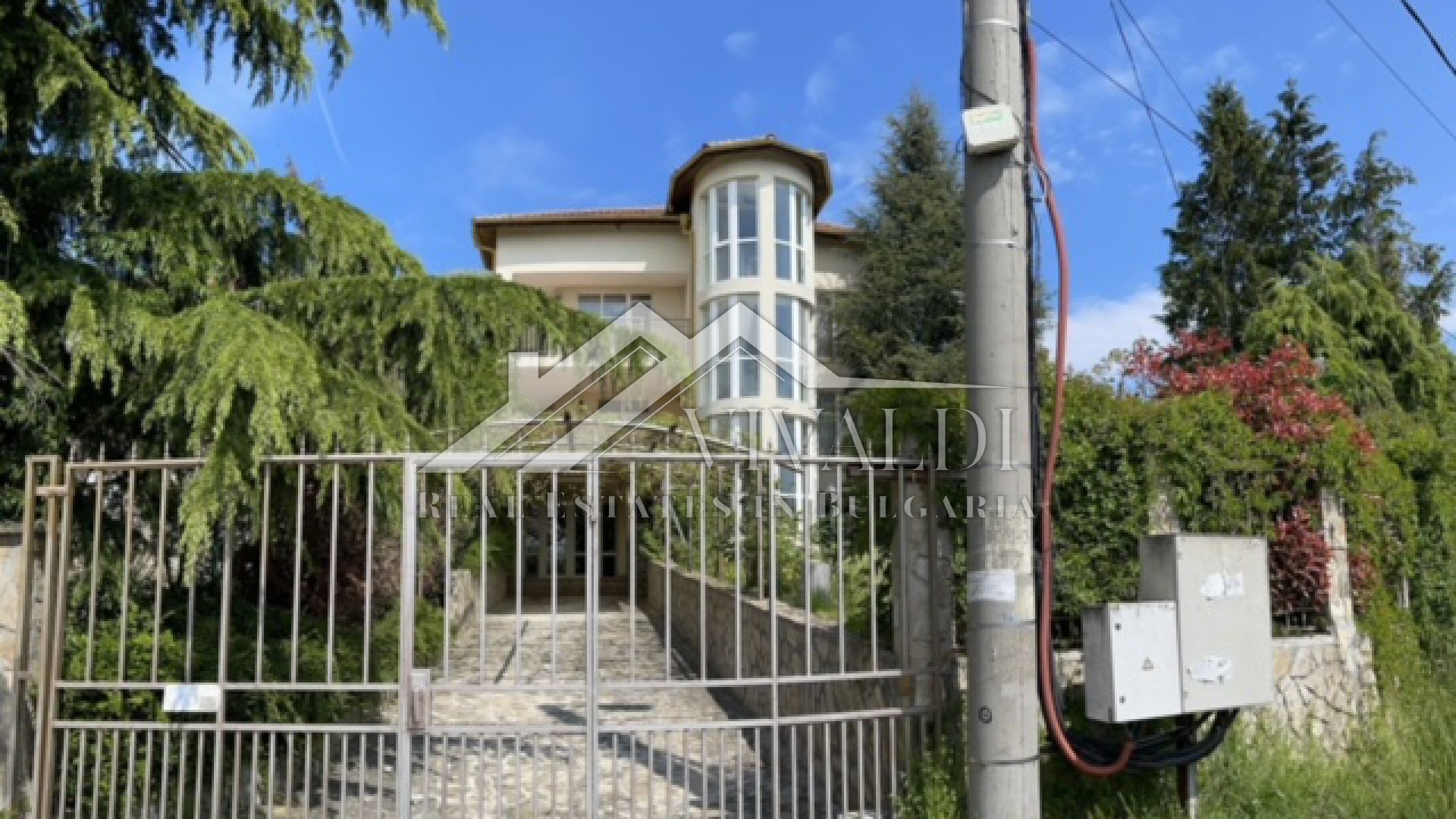 A large house in the village of Laka