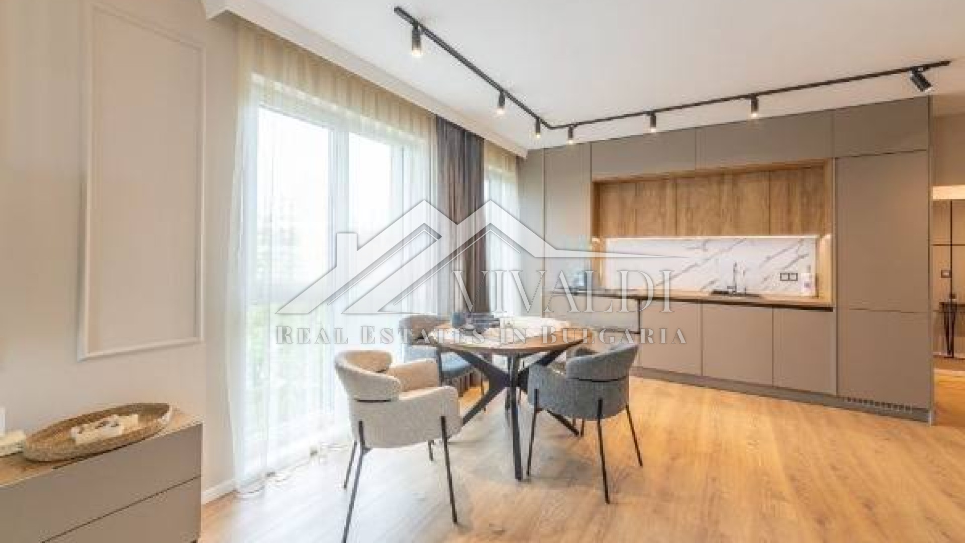 Нов двустаен апартамент в затворен комплекс в  „Св. Св. Константин и Елена“, Варна