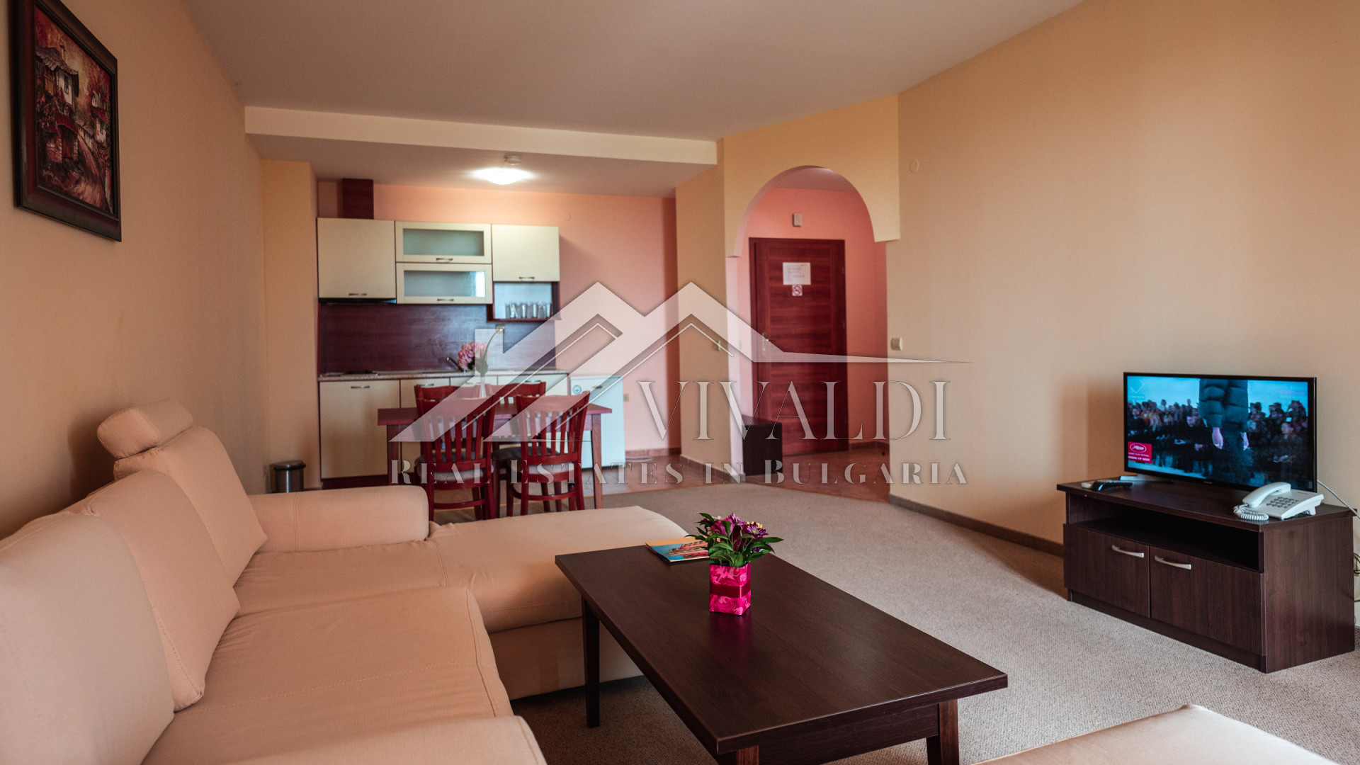 Просторная двухкомнатная квартира в закрытом комплексе на курорте Золотые Пески, Варна