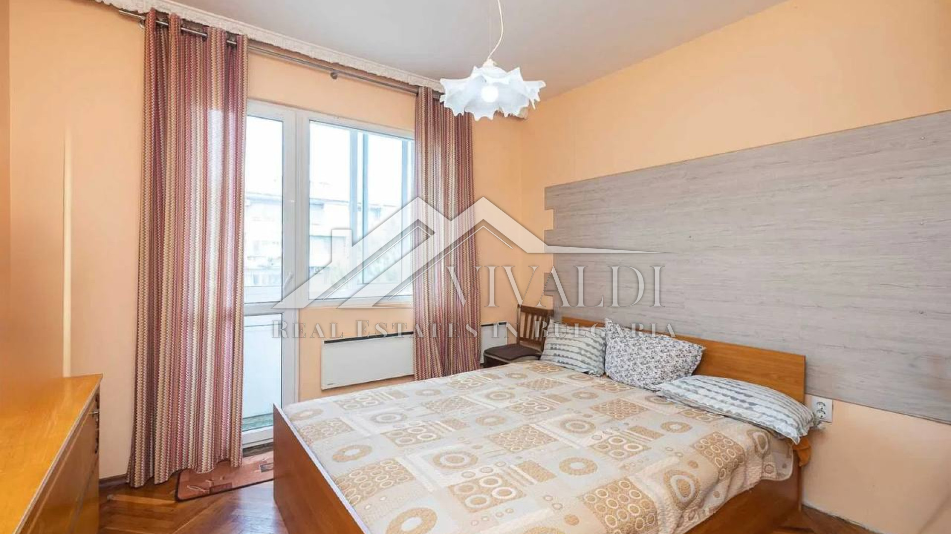 Светлая трехкомнатная квартира в кв. Чайка, г. Варна