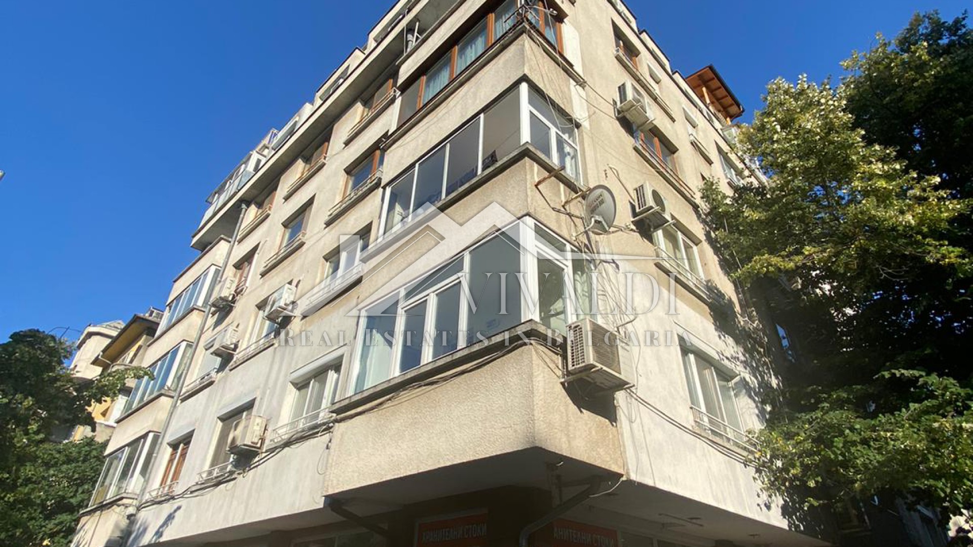 Spacious two-bedroom  apartment in  the center of Burgas