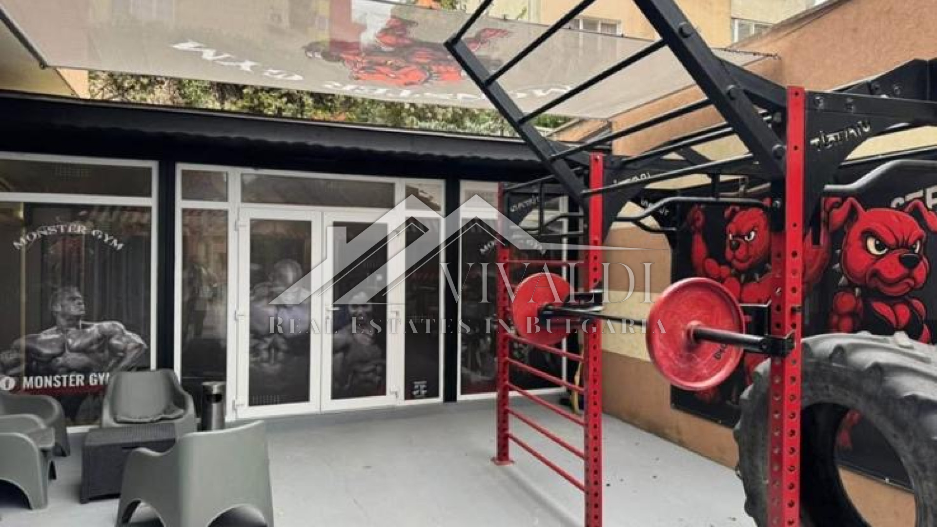 Просторно помещение със статут на магазин и склад, Варна