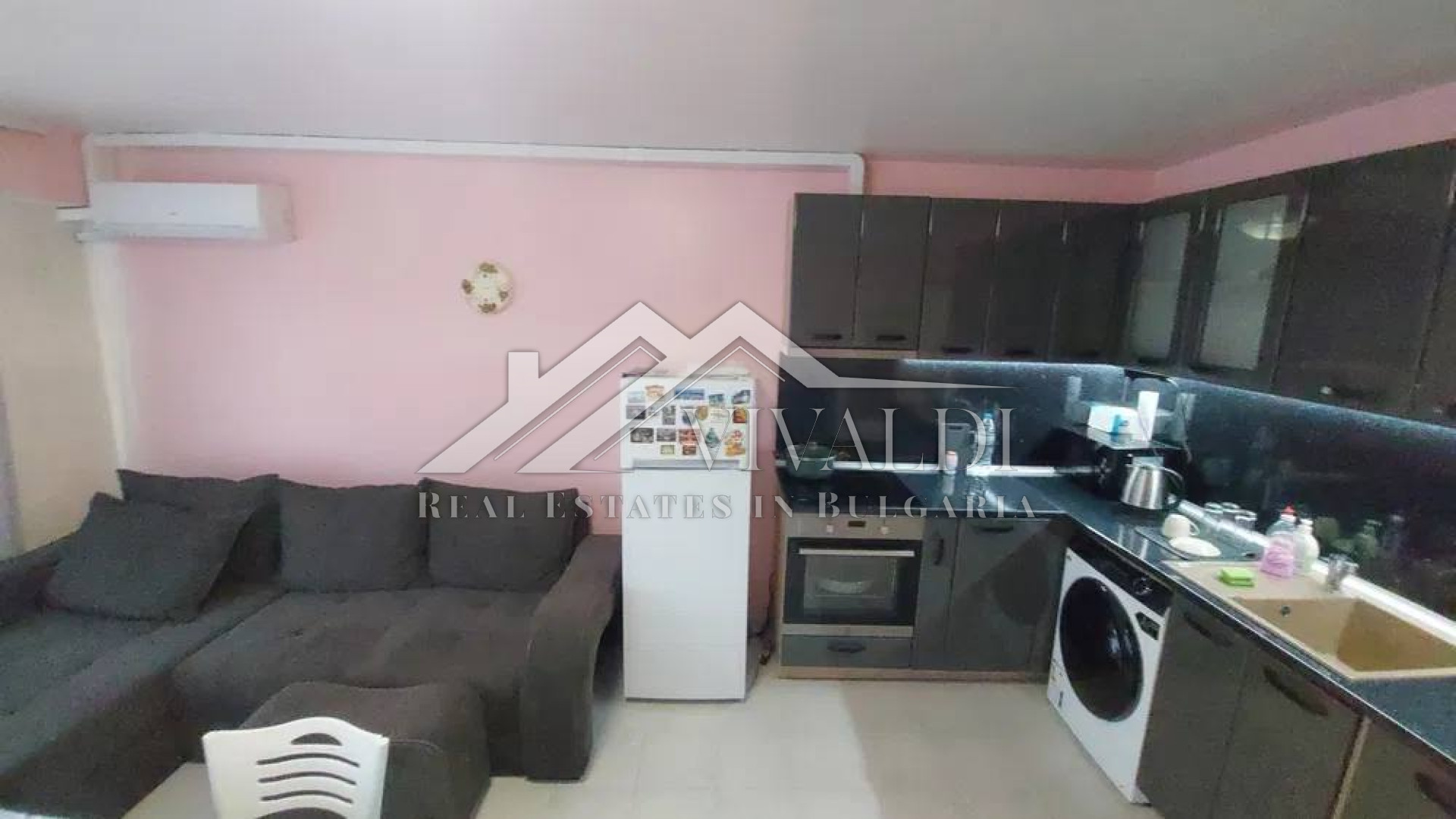 Двустаен апартамент в престижния квартал Бриз, Варна