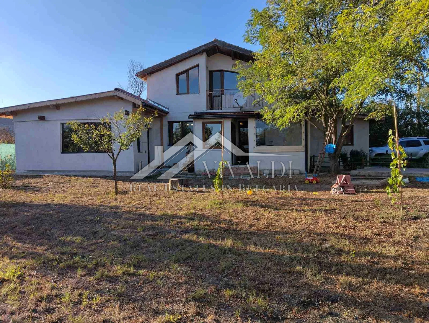 Двухэтажный дом с пристройкой в селе Каменар, обл. Варна 