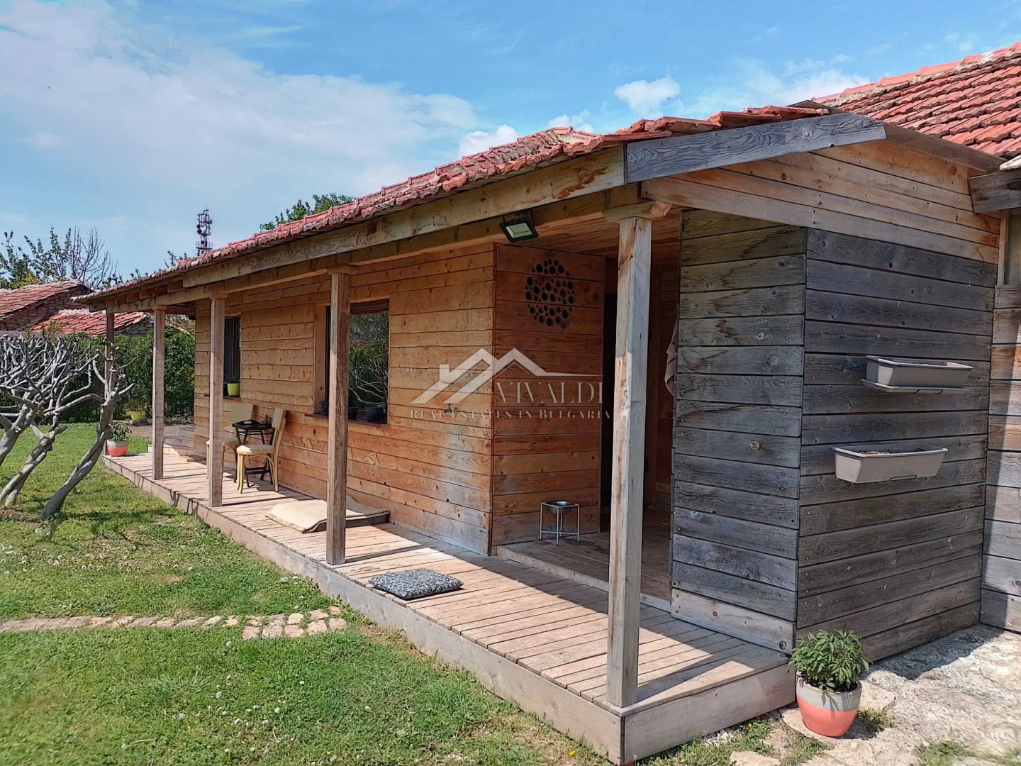 Уютный дом с мастерской в селе Аврен, обл. Варна 