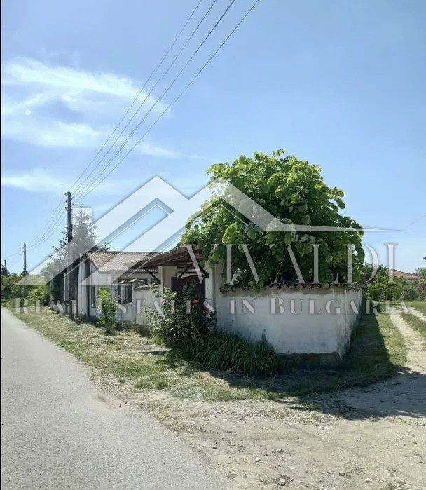 Двухэтажный дом в селе Николаевка, г. Варна 