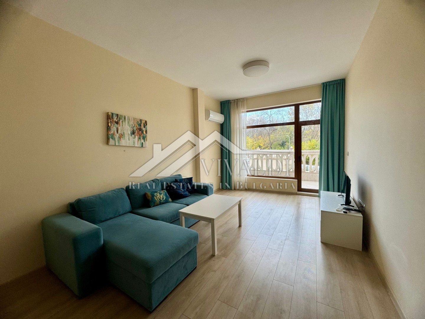 Тристаен апартамент в Саут Бей, Варна