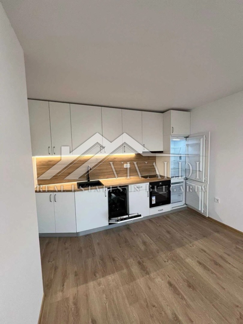 Тристаен апартамент в жилищен комплекс Младост, Варна