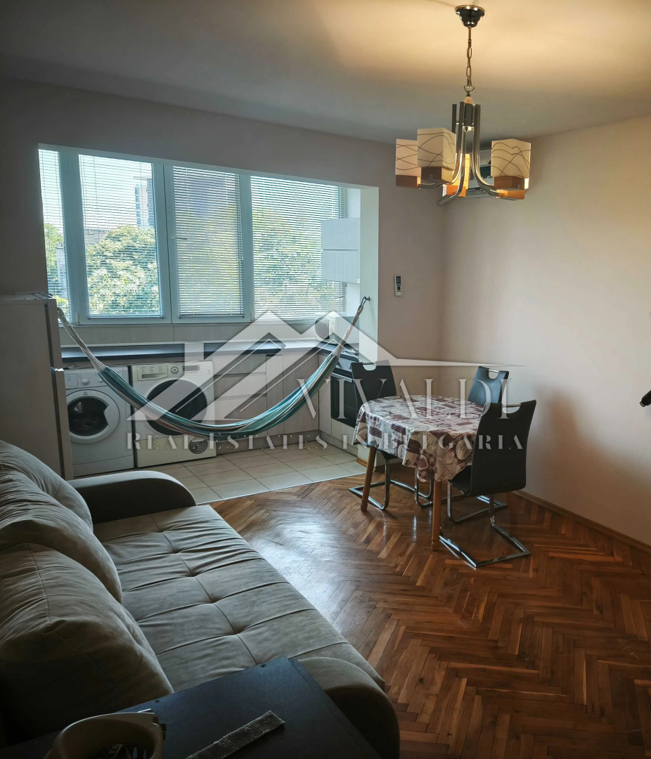 Тристаен апартамент в район  Чайка, Варна