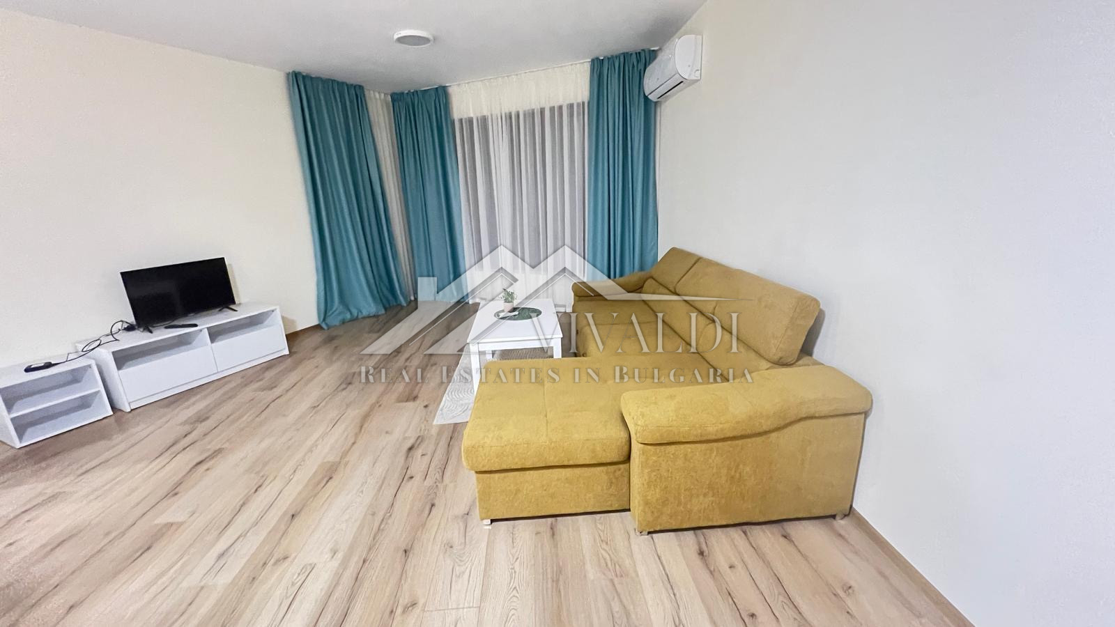 Просторен двустаен апартамент в комплекс „Саут Бей“, Аспарухово, Варна