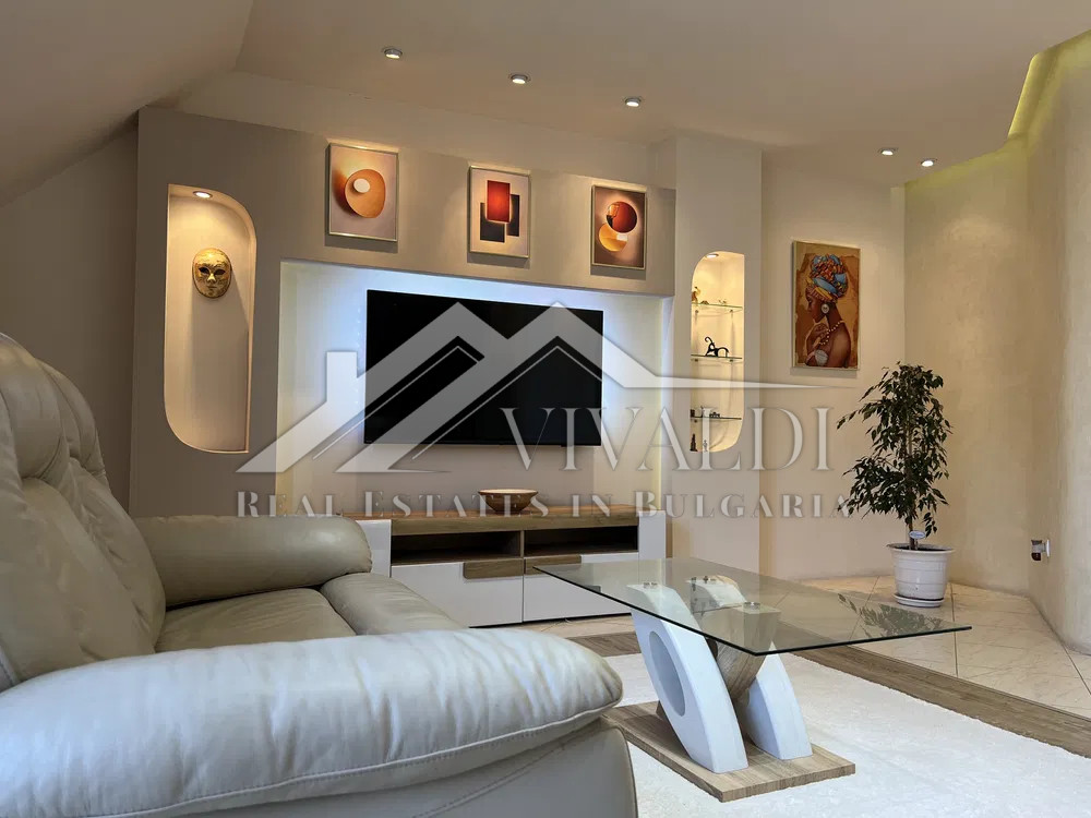 Тристаен апартамент в центъра на Варна