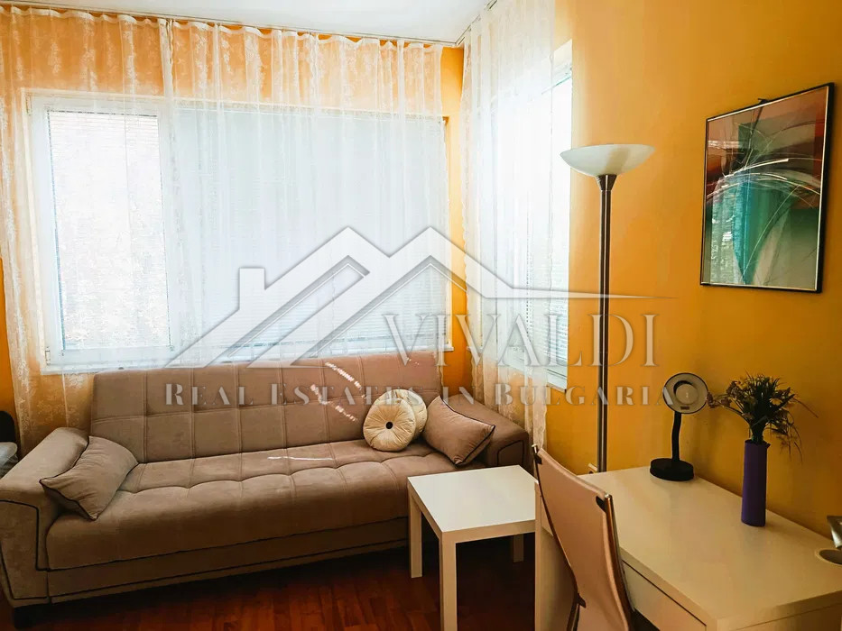 Тристаен апартамент в центъра на Варна