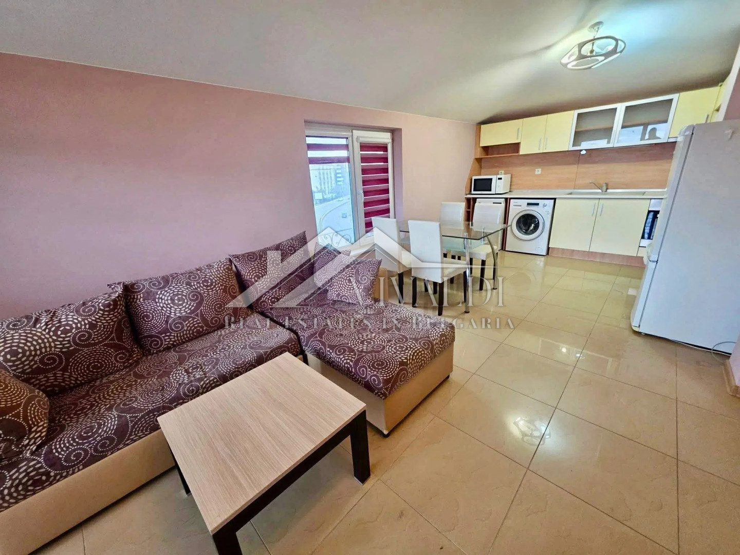 Трехкомнатная квартира в районе Св.Св. Константин и Елена, г. Варна 