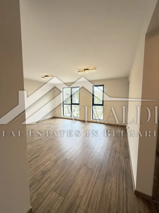 Трехкомнатная квартира в районе Св. Св. Константин и Елена, г. Варна 