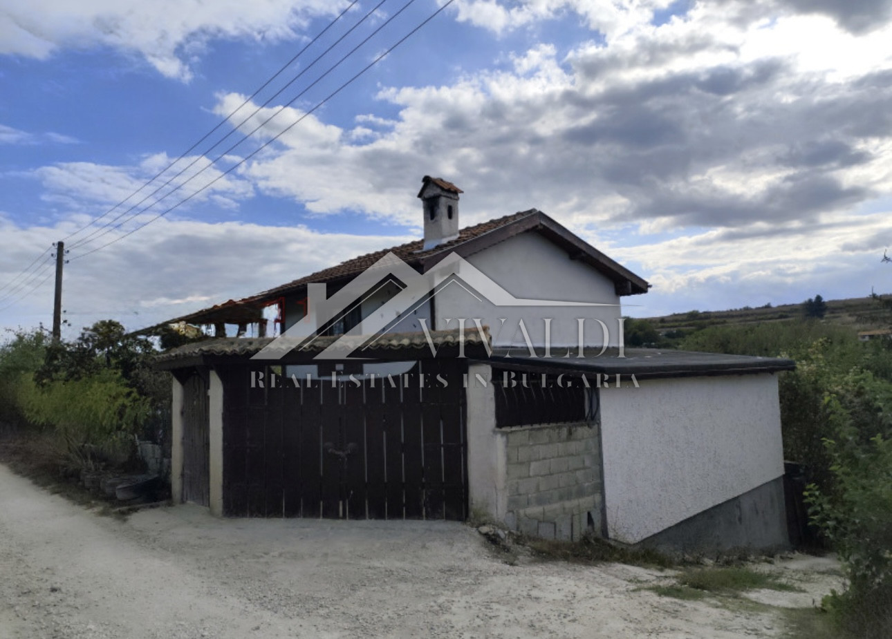 Двухэтажный дом в селе Звездица, Варна