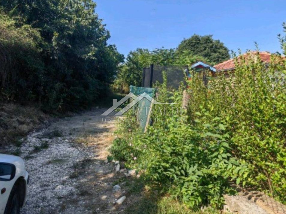 Большой участок 840 м² в селе Генерал Кантарджиево, обл. Варна 