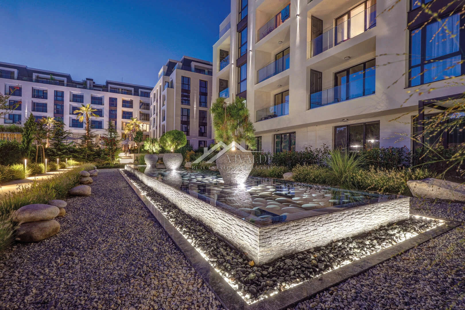 Луксозен тристаен апартамент в престижния комплекс Azur Premium – Св. Св. Константин и Елена, Варна