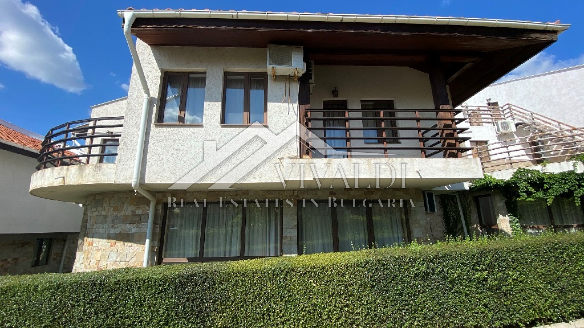 3-storey house  on the FIRST LINE from the sea in St. Vlas