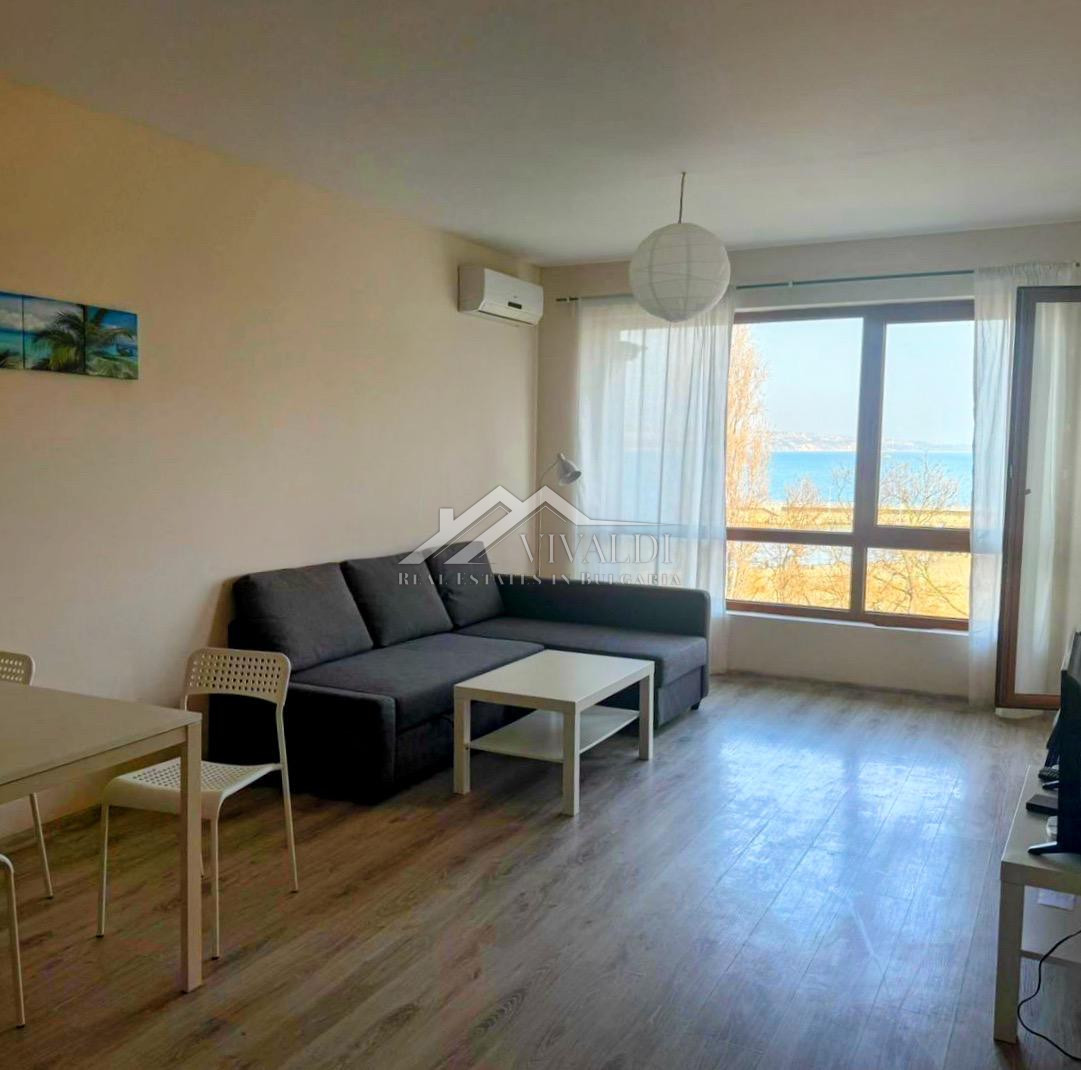 Двустаен апартамент с морска гледка в комплекс Саут Бей, Варна