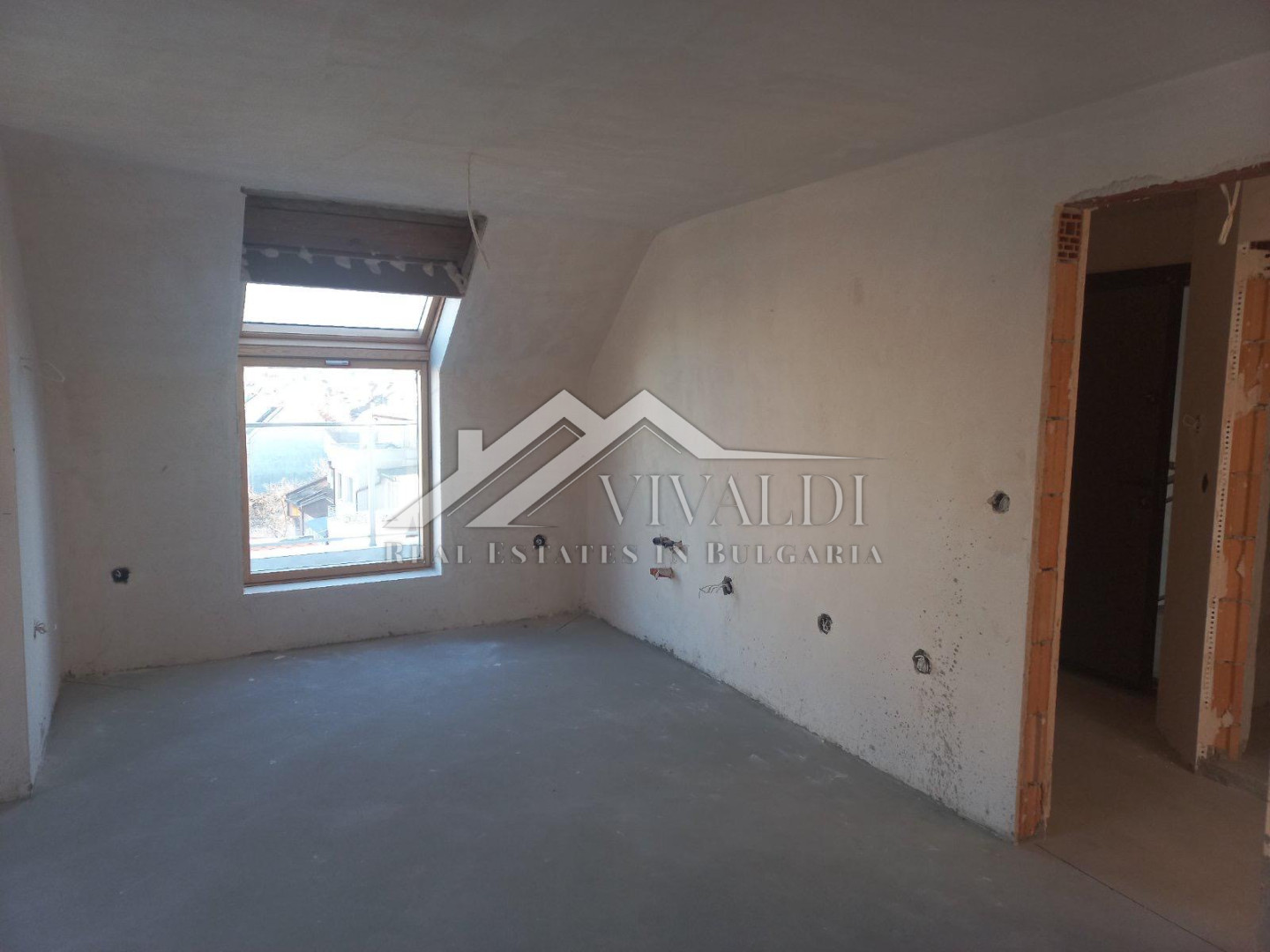 Трёхкомнатный апартамент в районе Колхозный рынок, Варна