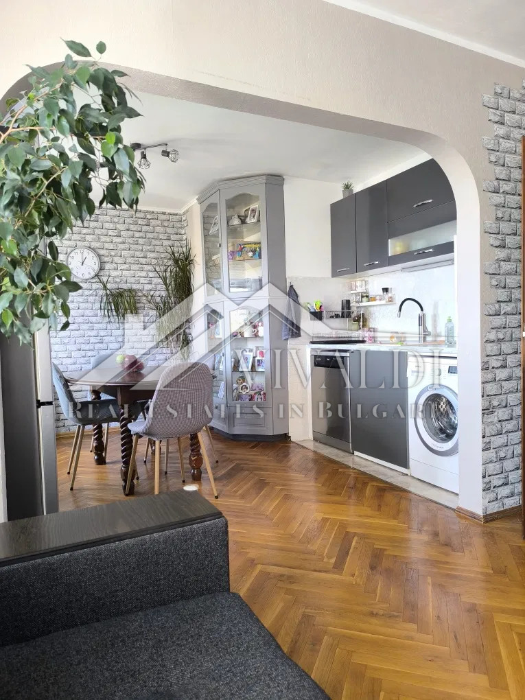 Четырёхкомнатный апартамент в районе Владиславово, г. Варна