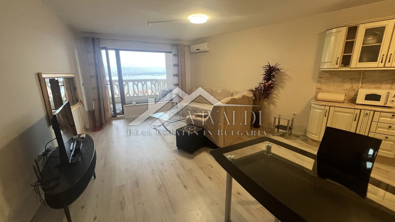 Тристаен апартамент с морска панорама – гр. Варна, кв. Аспарухово