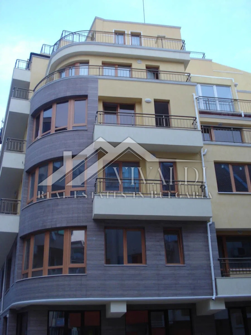 Компактен тристаен апартамент в района на Базар Левски, гр. Варна