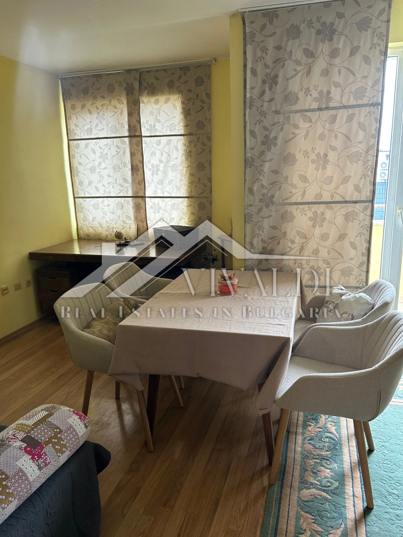 Тристаен апартамент в центъра на Варна