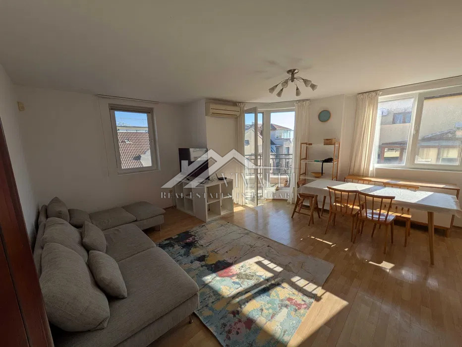 Тристаен апартамент в центъра на Варна