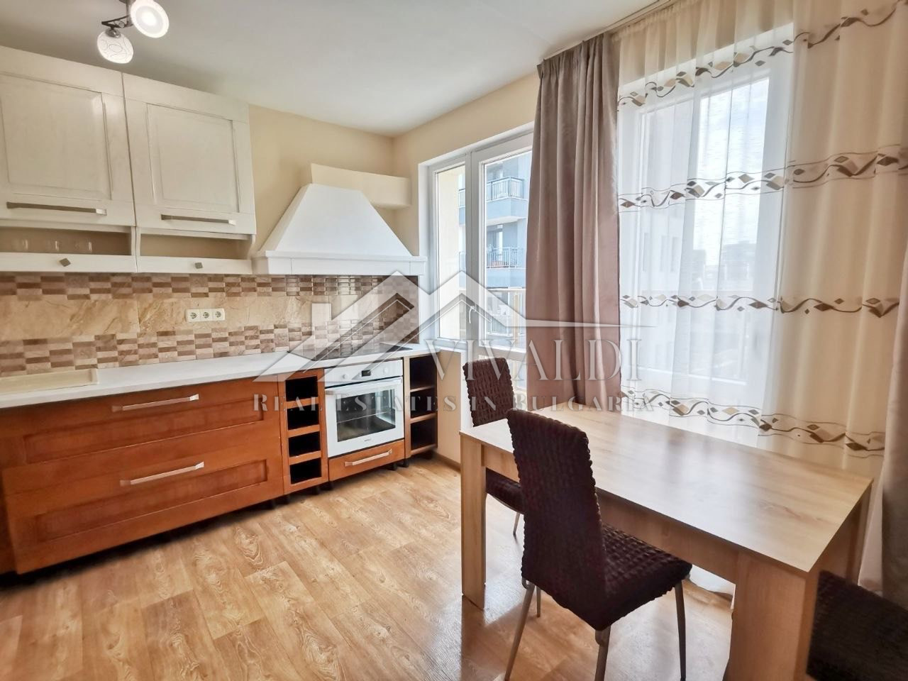 Тристаен апартамент в кв. Бриз, гр. Варна