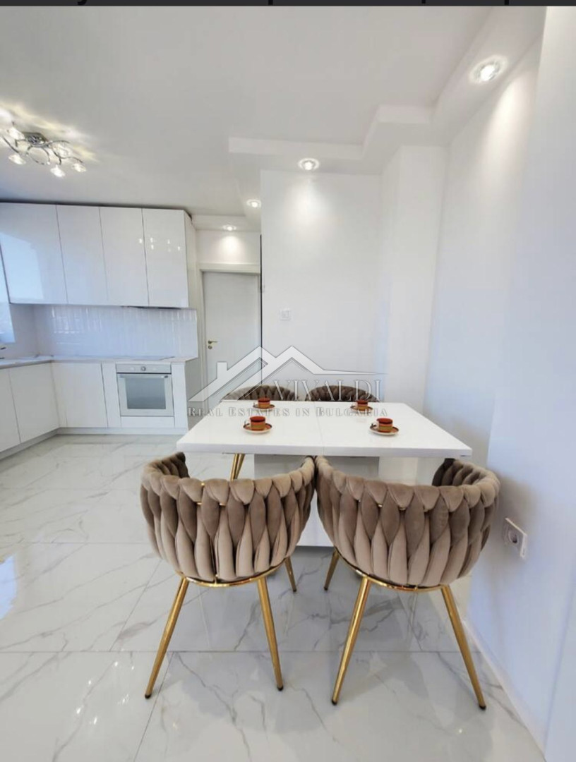 Двустаен апартамент в центъра на Варна.