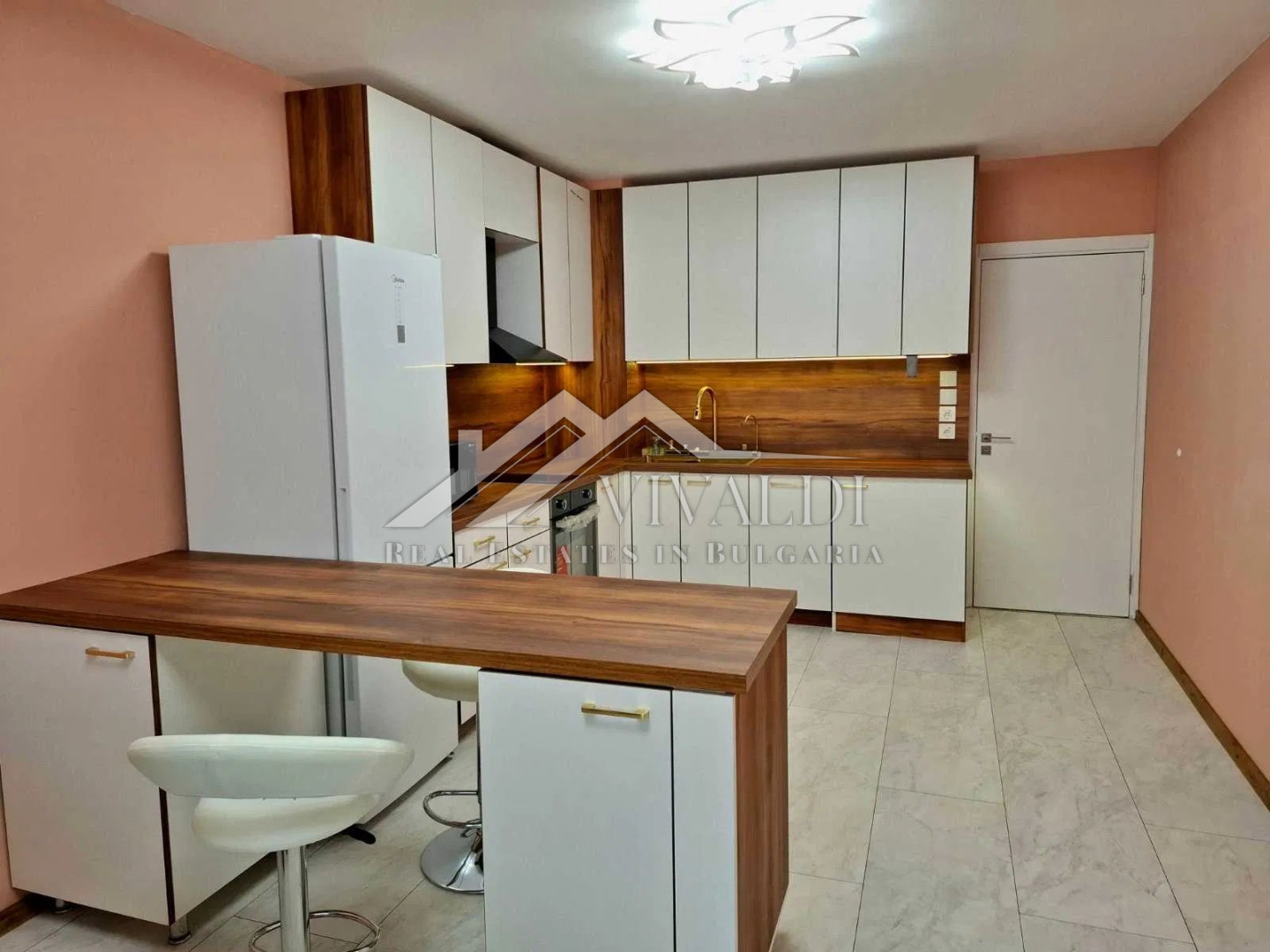 Трёхкомнатный апартамент в районе Окружной больницы, г. Варна 