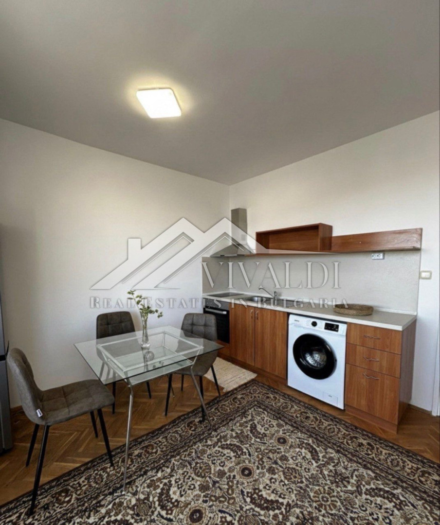 Двустаен апартамент в район Младост, Варна.