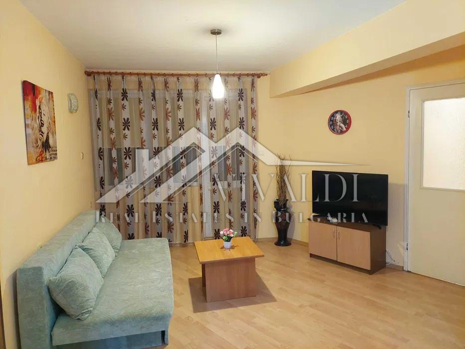 Трехкомнатный апартамент в районе Окръжна болница, Варна.