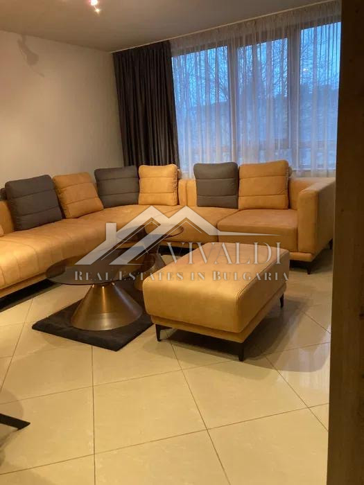 Тристаен апартамент в района на Общината, Варна.