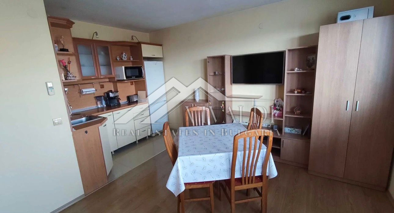 Двустаен апартамент в района на Окръжна болница, Варна.