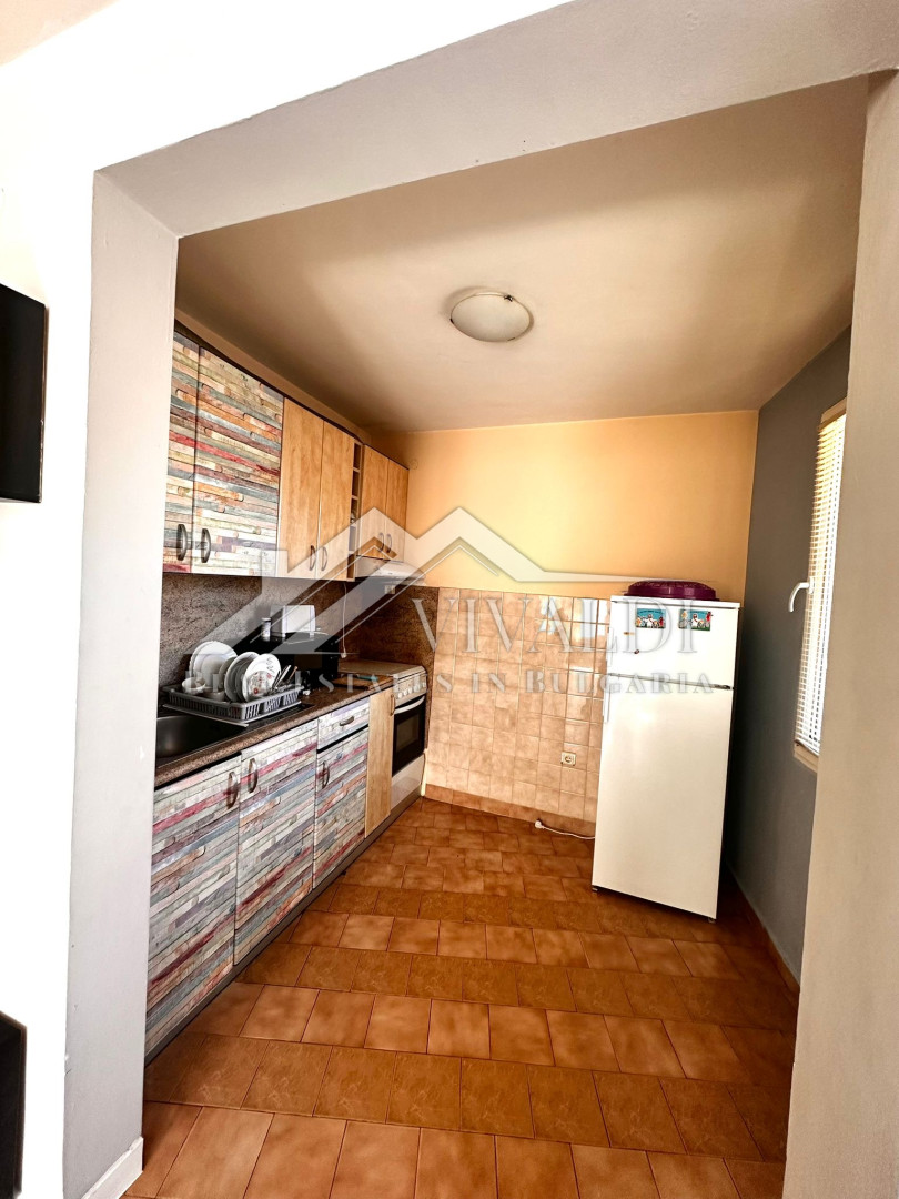 Тристаен апартамент в район Гръцка махала, центъра на Варна.