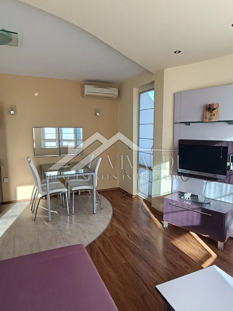 Двустаен апартамент с гараж — Варна, район Базар Левски