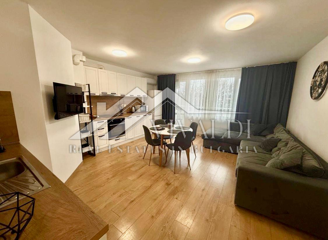 Тристаен апартамент - център, гр. Варна