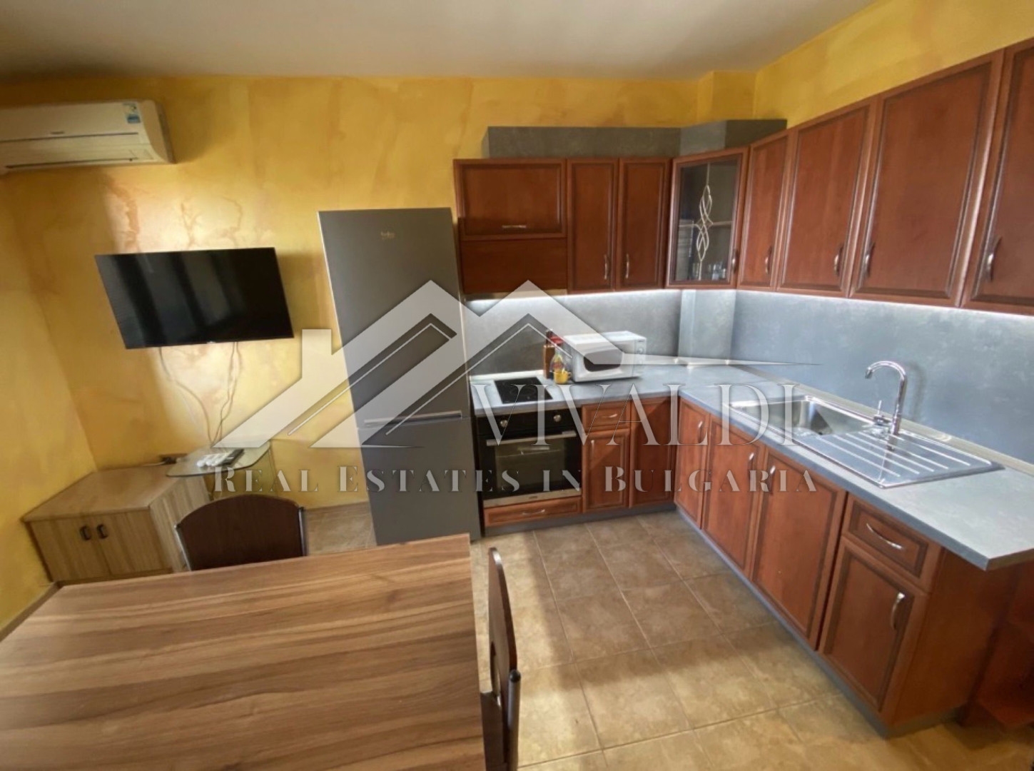 Тристаен апартамент - м-т Ален мак, гр. Варна